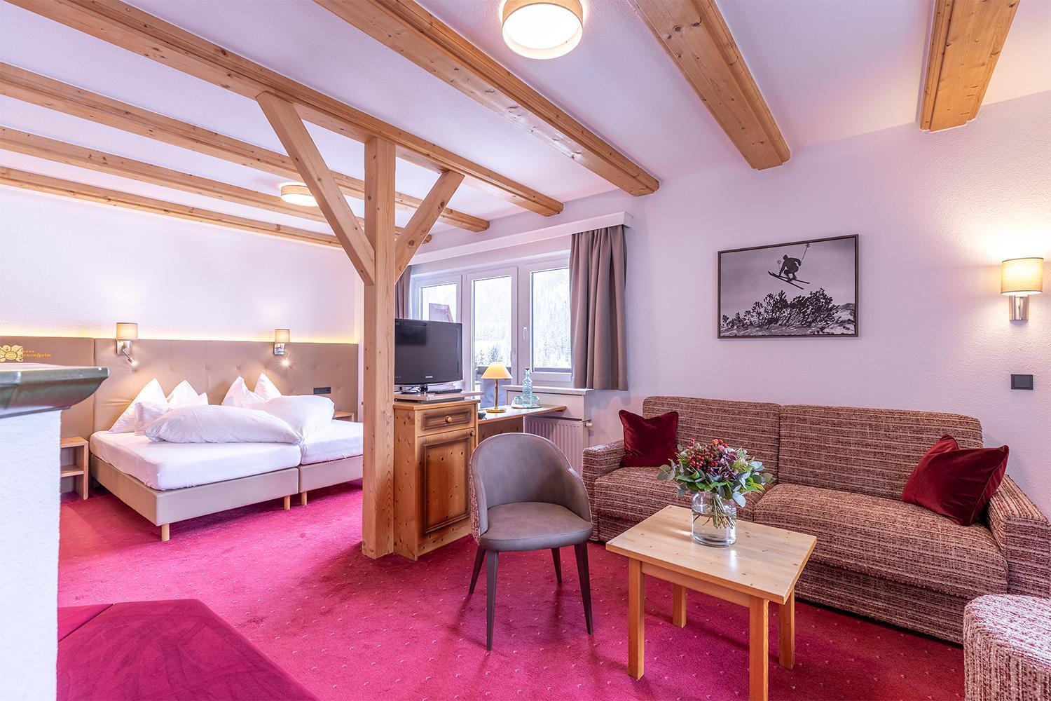 Hotel Sonnenheim 장크트안톤암아를베르크 외부 사진
