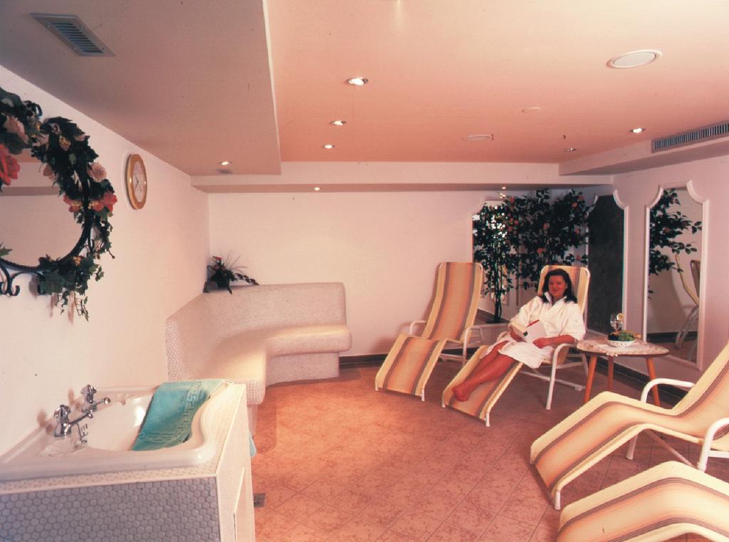 Hotel Sonnenheim 장크트안톤암아를베르크 외부 사진