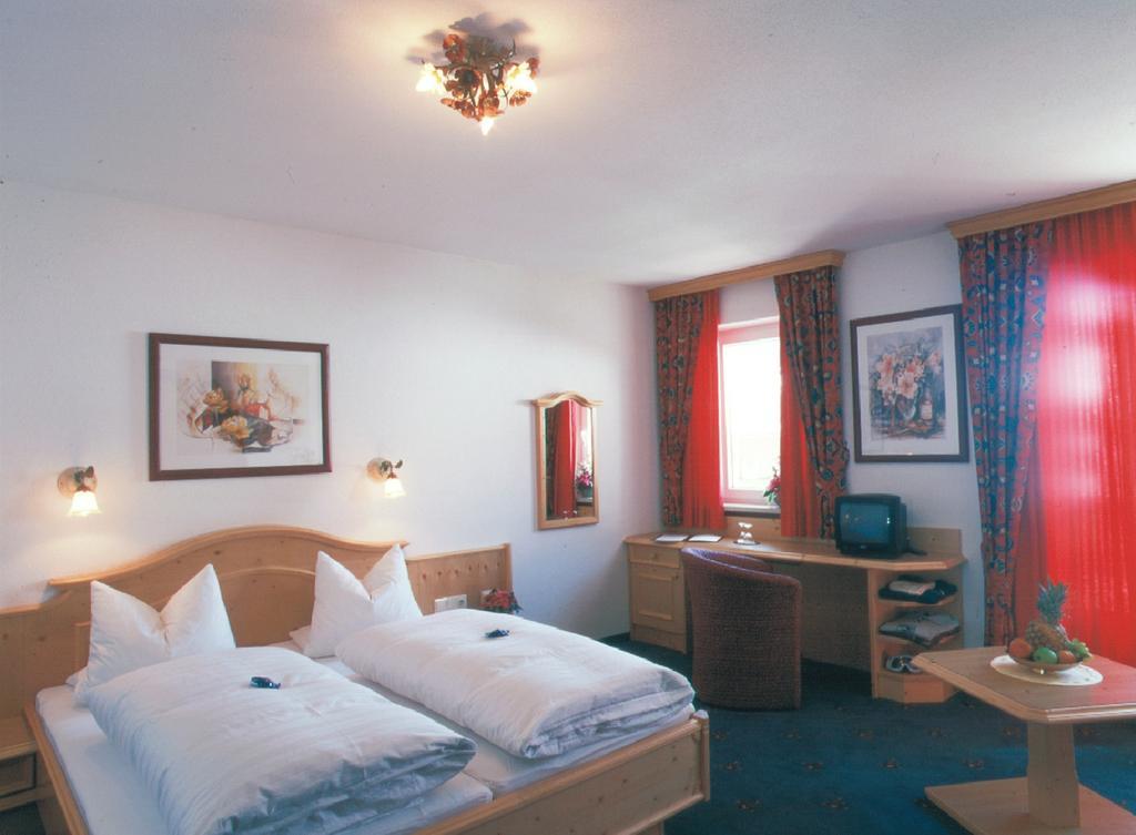 Hotel Sonnenheim 장크트안톤암아를베르크 외부 사진